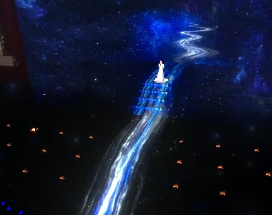 去年才曬恩愛！57歲天后開唱「竟斷崖式衰老」　對比小11歲男友「網嘆慘不忍睹」：仙女也會老...