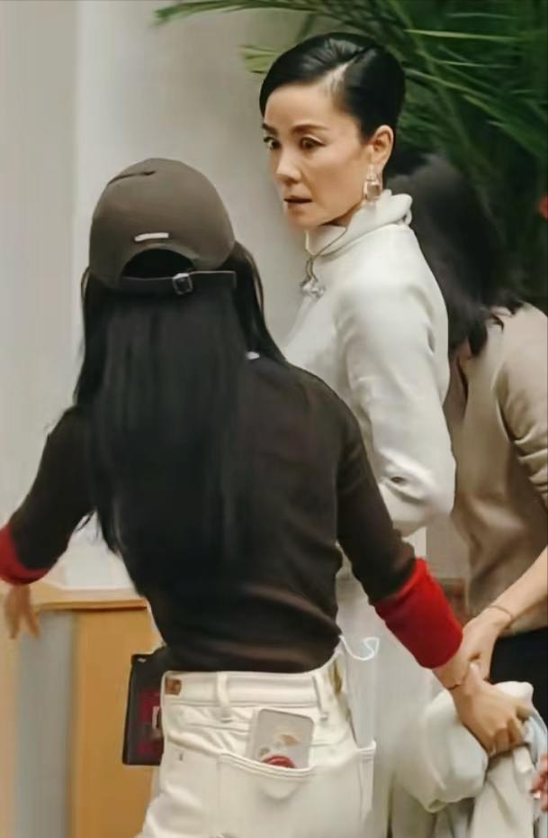 去年才曬恩愛！57歲天后開唱「竟斷崖式衰老」　對比小11歲男友「網嘆慘不忍睹」：仙女也會老...