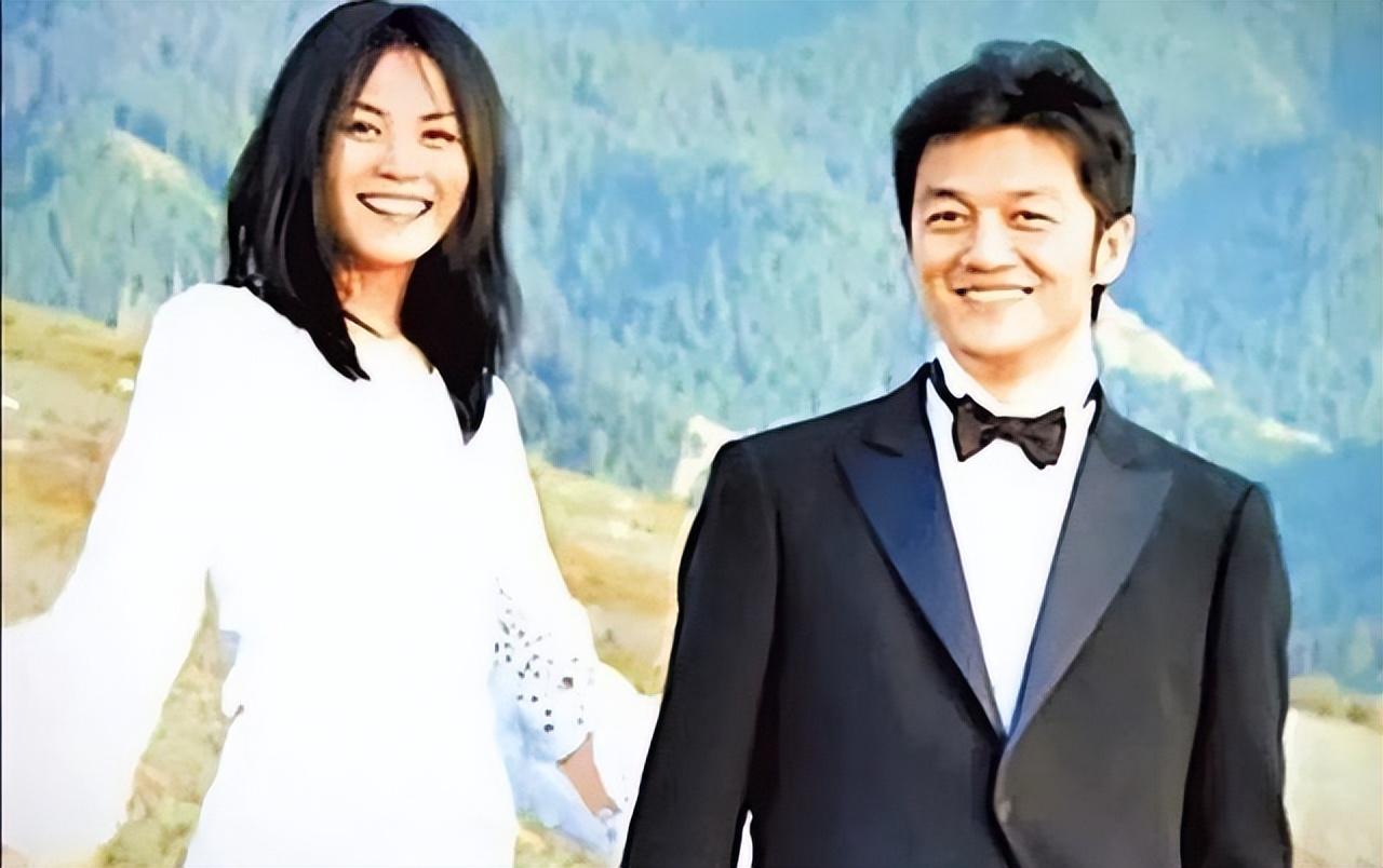 去年才曬恩愛！57歲天后開唱「竟斷崖式衰老」　對比小11歲男友「網嘆慘不忍睹」：仙女也會老...