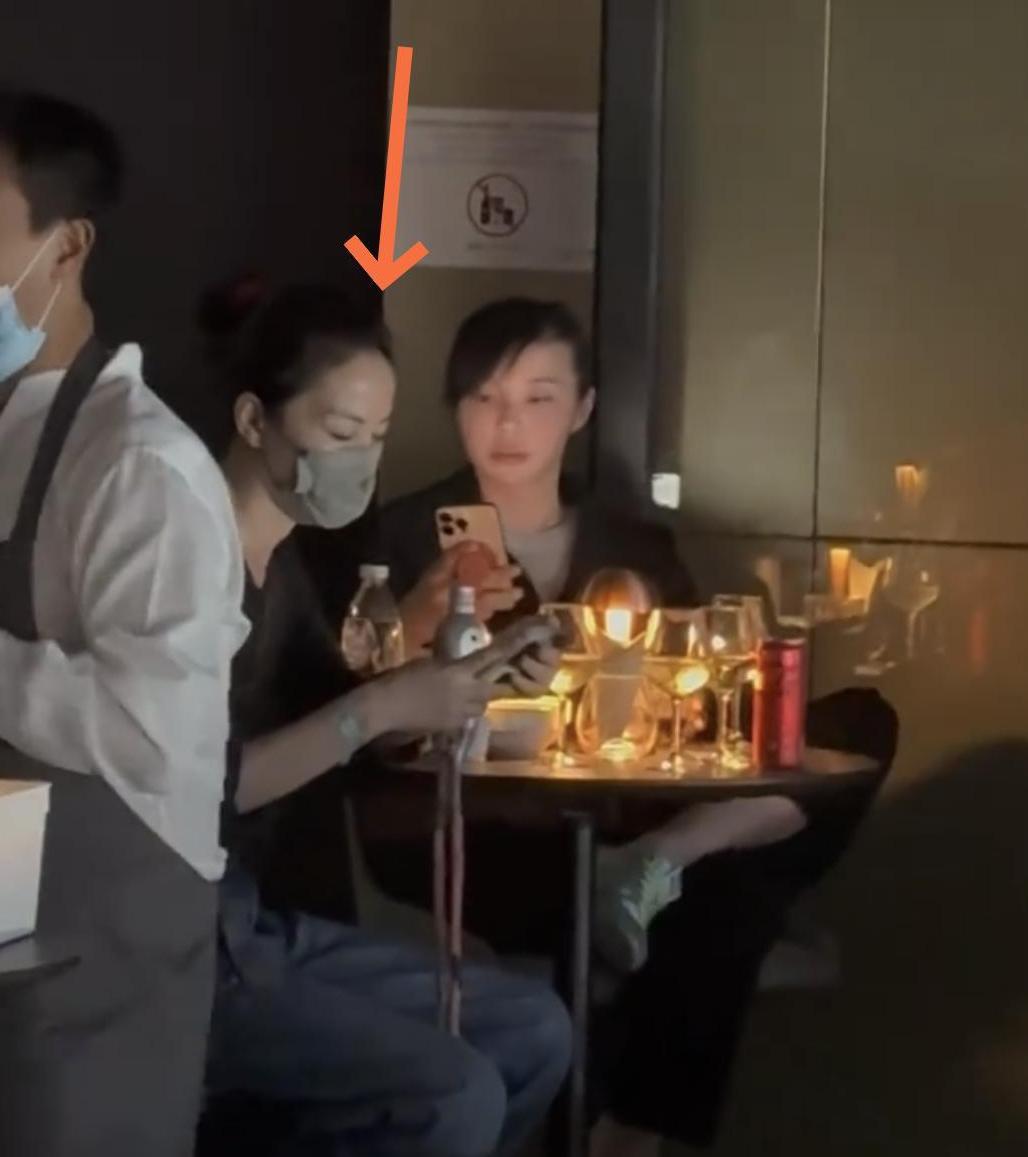 去年才曬恩愛！57歲天后開唱「竟斷崖式衰老」　對比小11歲男友「網嘆慘不忍睹」：仙女也會老...