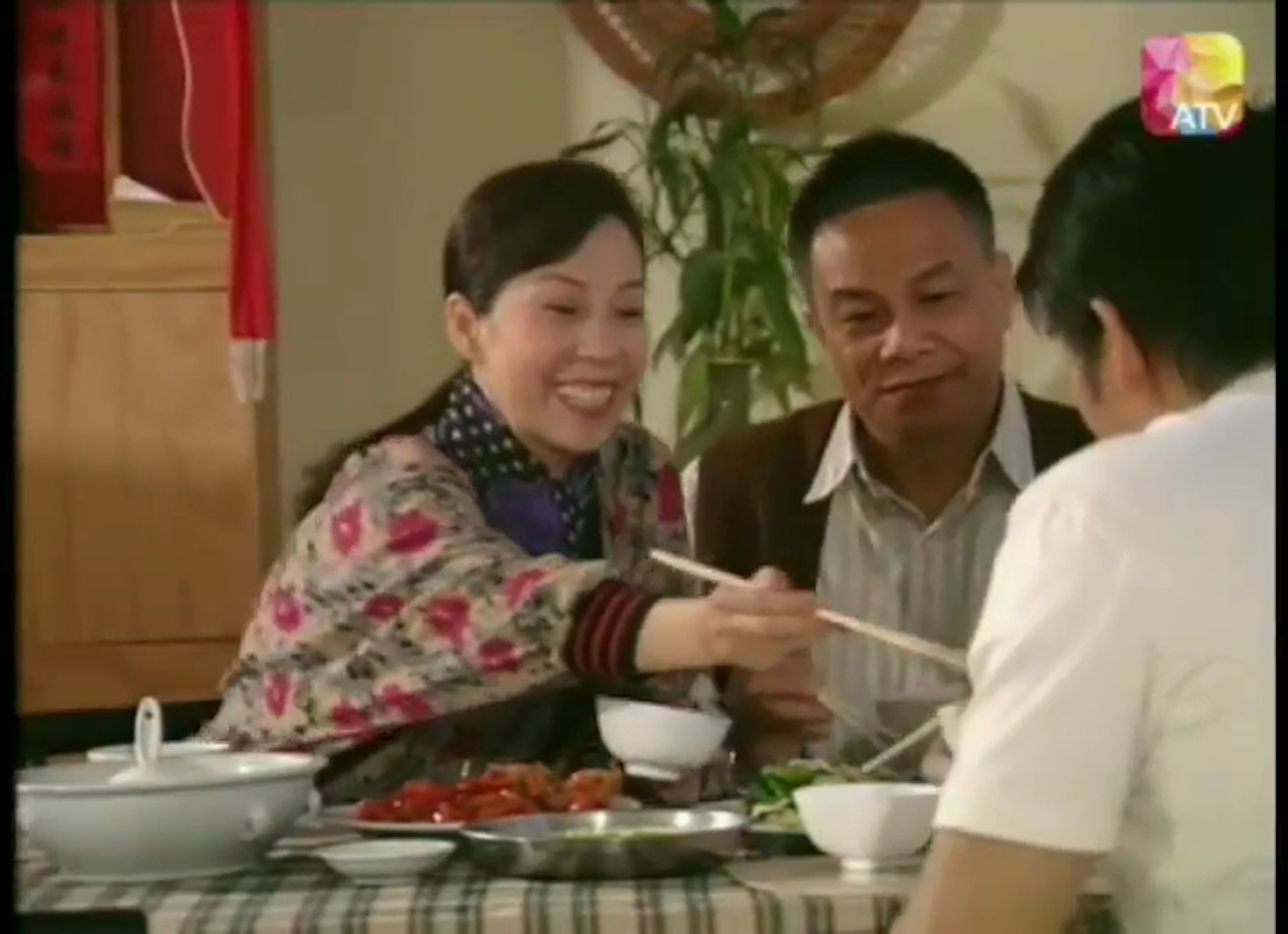 曾兩度破產睡公園！72歲御用婆婆「為養家復出、變賣嫁妝」　如今「被送養老院」脫口嘆4個字