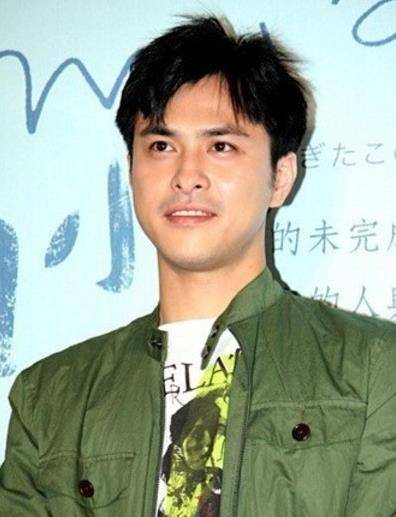 陽光影帝崩壞！他當年辜負王心凌「被罵到消失演藝圈」　54歲「蓄鬍發福變大淑」徹底認不出