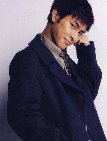 陽光影帝崩壞！他當年辜負王心凌「被罵到消失演藝圈」　54歲「蓄鬍發福變大淑」徹底認不出