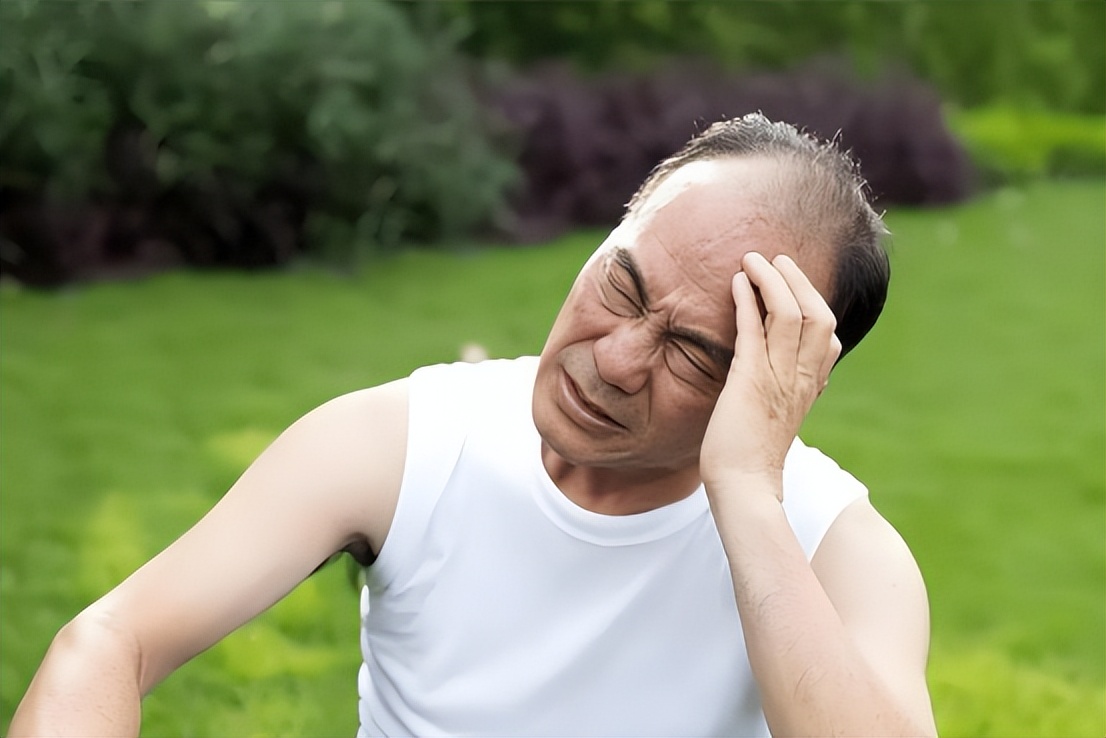 腎臟開始衰竭的信號！醫生認了「喝水後馬上出現」