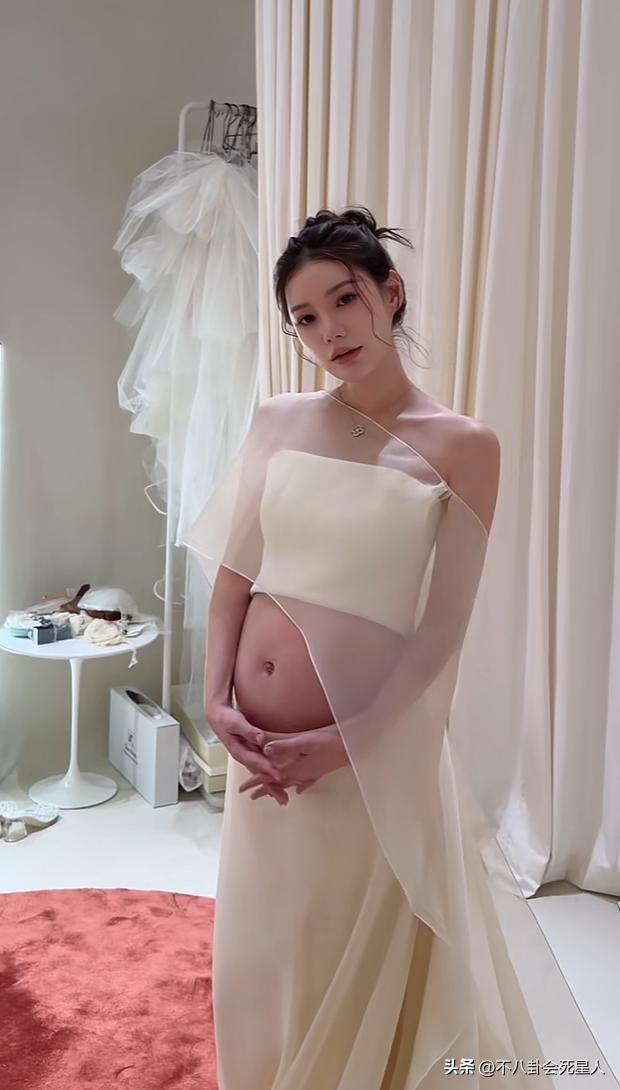 為汪小菲添3寶！嫩妻「絕美素顏產後照」曝光　曬寶寶「五官超俊俏」一旁爺爺也入鏡：基因超好