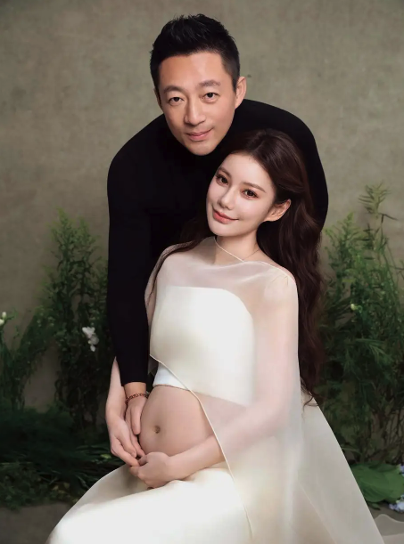 為汪小菲添3寶！嫩妻「絕美素顏產後照」曝光　曬寶寶「五官超俊俏」一旁爺爺也入鏡：基因超好