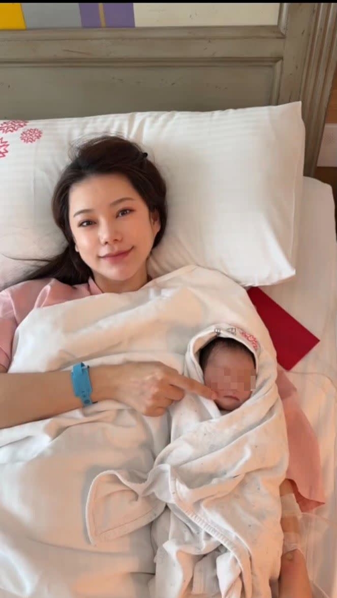 為汪小菲添3寶！嫩妻「絕美素顏產後照」曝光　曬寶寶「五官超俊俏」一旁爺爺也入鏡：基因超好