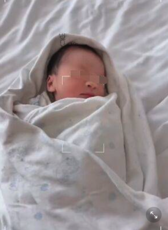 為汪小菲添3寶！嫩妻「絕美素顏產後照」曝光　曬寶寶「五官超俊俏」一旁爺爺也入鏡：基因超好