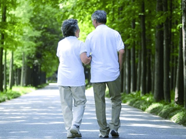 每餐不能吃太飽！研究揭「人瑞長壽4秘訣」　一關鍵「每日啟動身體修復」：不是靠保健品