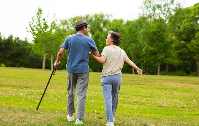 每餐不能吃太飽！研究揭「人瑞長壽4秘訣」　一關鍵「每日啟動身體修復」：不是靠保健品