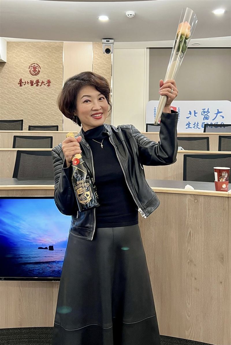 中天女主播「為何住院1個月就過世」？家屬曝原因「手抖簽放棄急救」