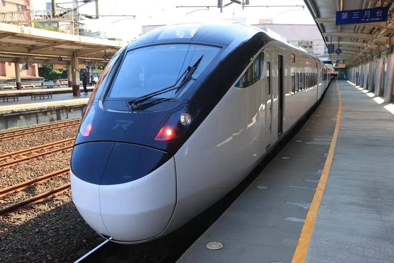 快訊／自強號傳死亡意外！21歲男深夜「平交道慘死」