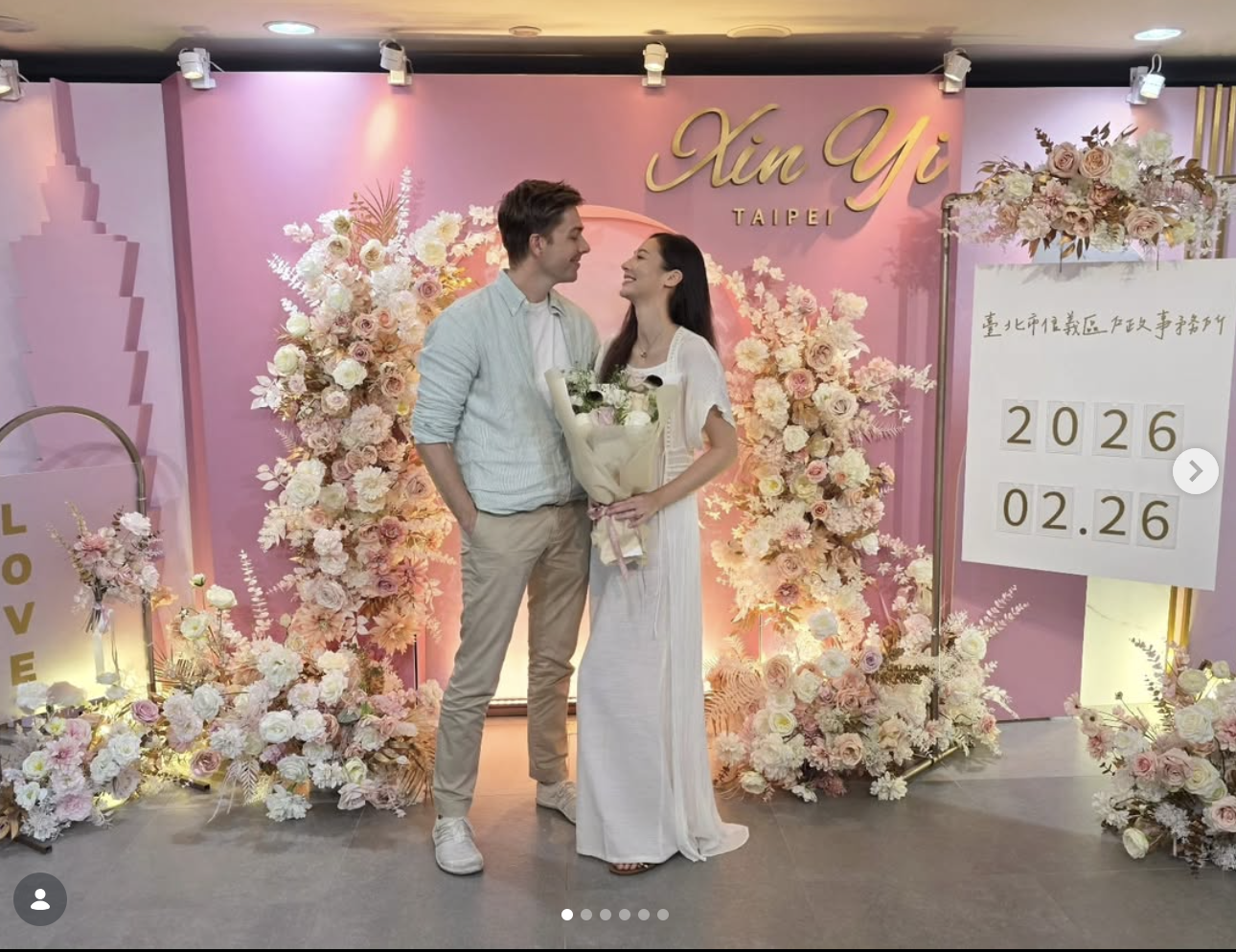 快訊/年底才悲痛送走女婿! 賴佩霞愛女「驚喜宣布結婚」全家到場見證:笑與淚並肩而行