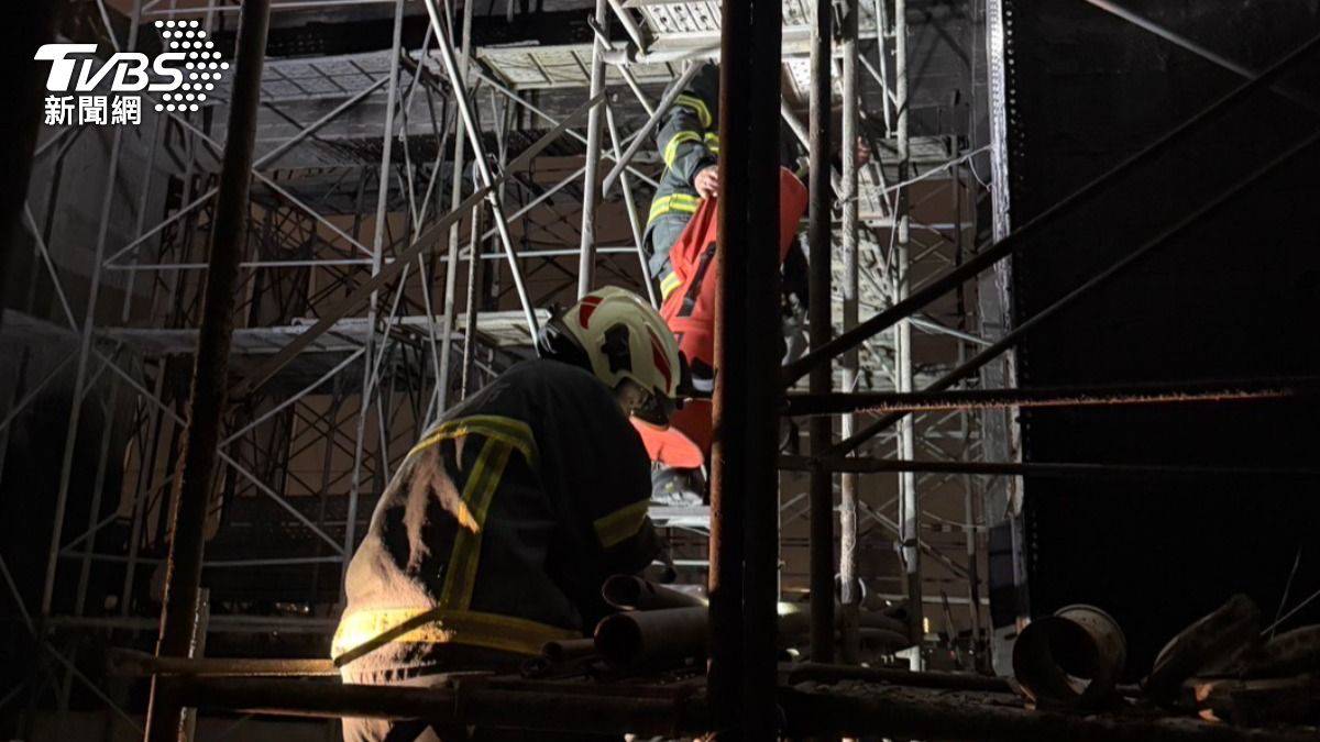 尪過下班時間遲遲沒回家!北市人妻急報警「靠定位找人」 驚見「他倒臥水塔內」:還有另一男