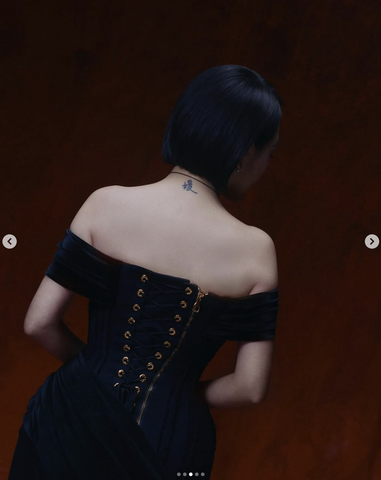 小S正式復工亮相！穿桃紅緊身洋裝「47歲絕美狀態」不科學　「臉蛋再升級」她霸氣喊：姊回來了