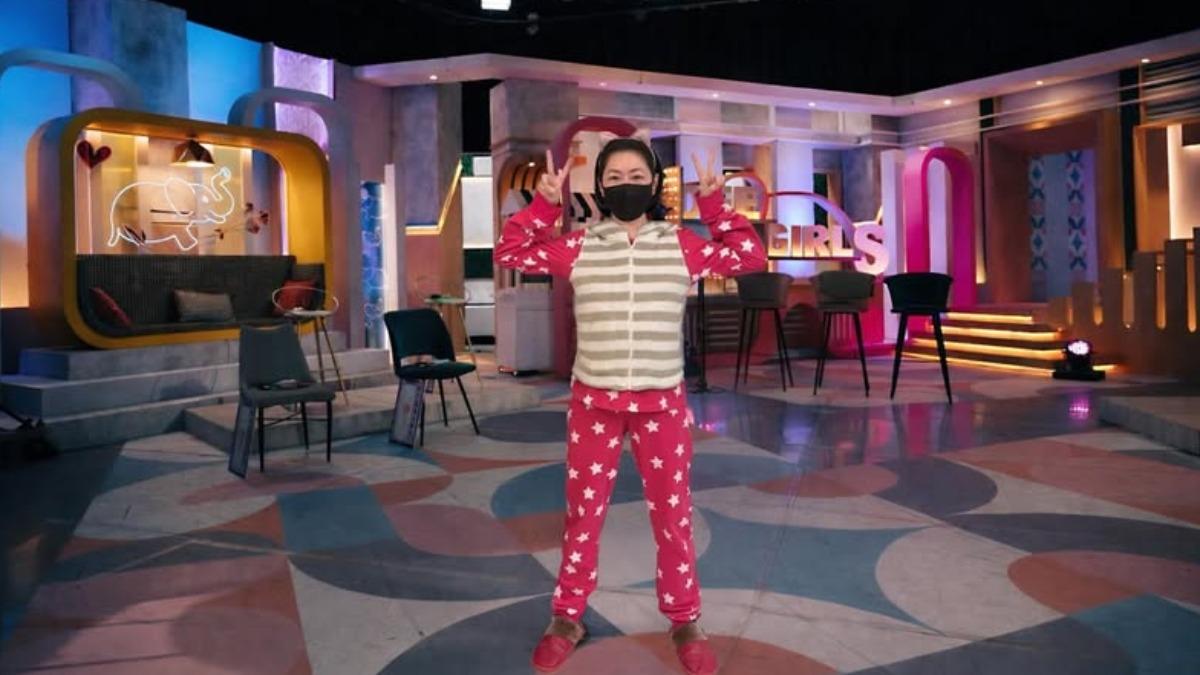 小S正式復工亮相！穿桃紅緊身洋裝「47歲絕美狀態」不科學　「臉蛋再升級」她霸氣喊：姊回來了