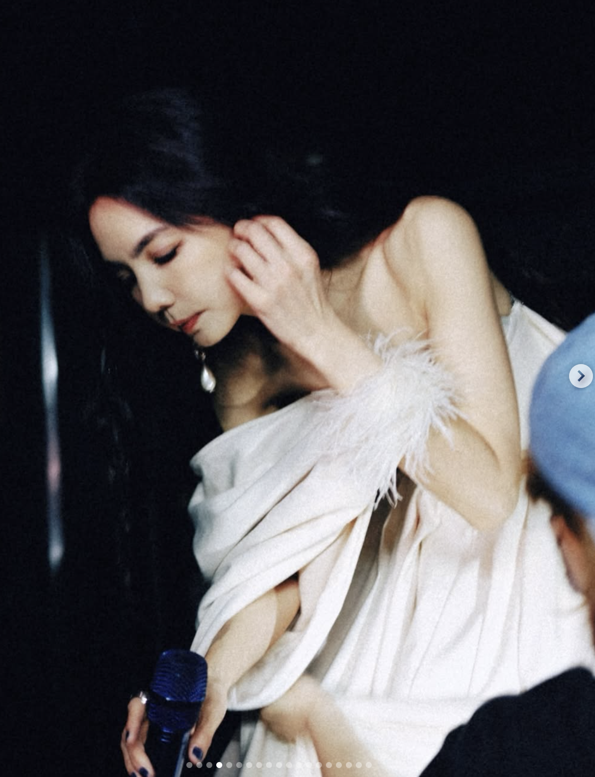 快訊／44歲Ella「開工慘濺血」痛苦躺床畫面曝光！