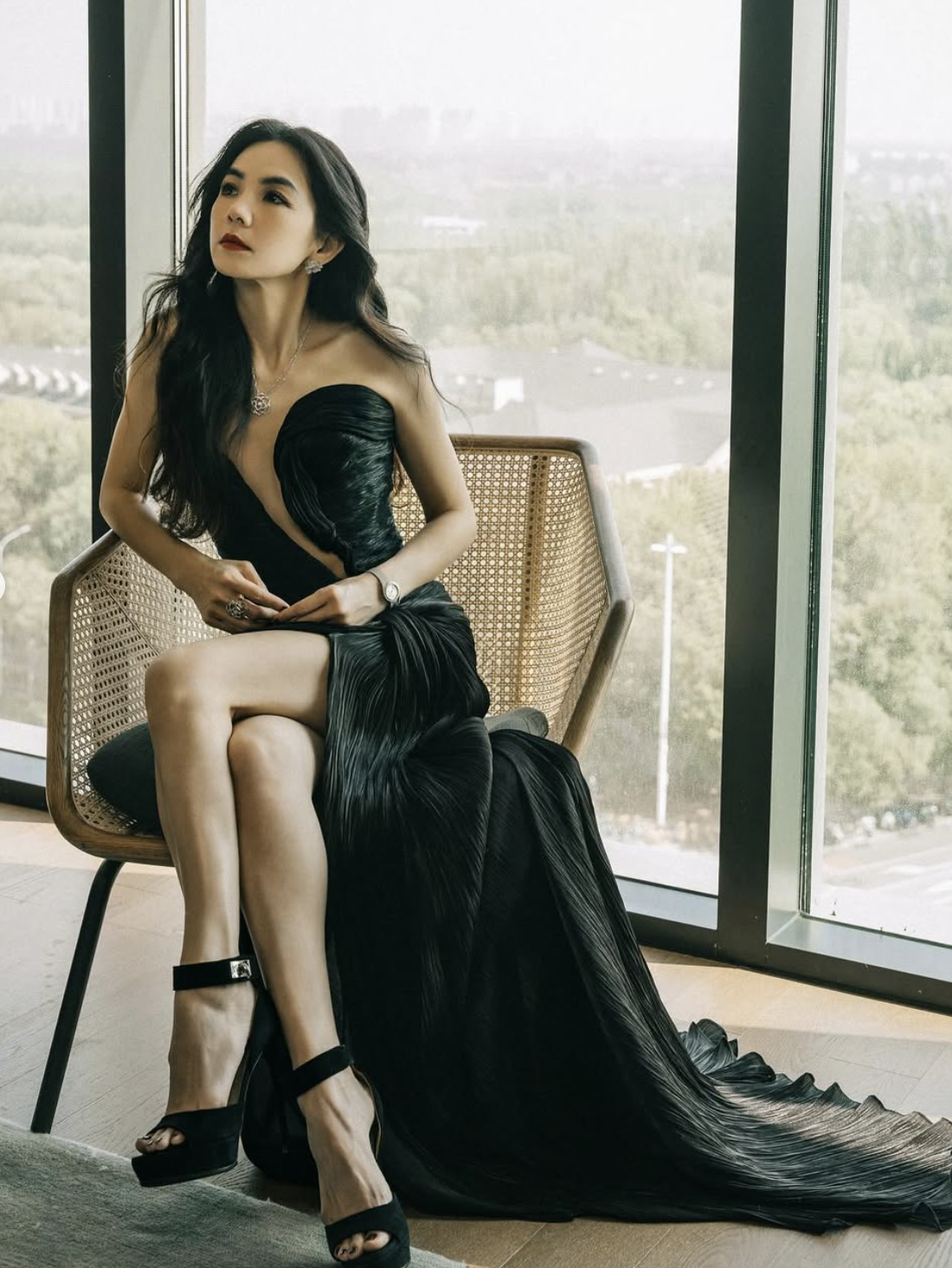 快訊／44歲Ella「開工慘濺血」痛苦躺床畫面曝光！