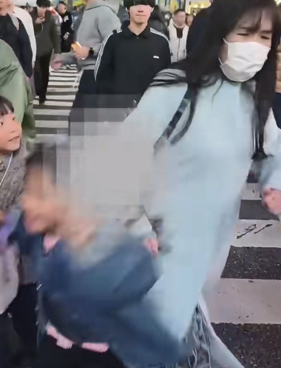 日本驚見撞人族！台灣女童「街頭遭女子撞飛」畫面超驚悚　當地人認證「是故意的」教4招自保