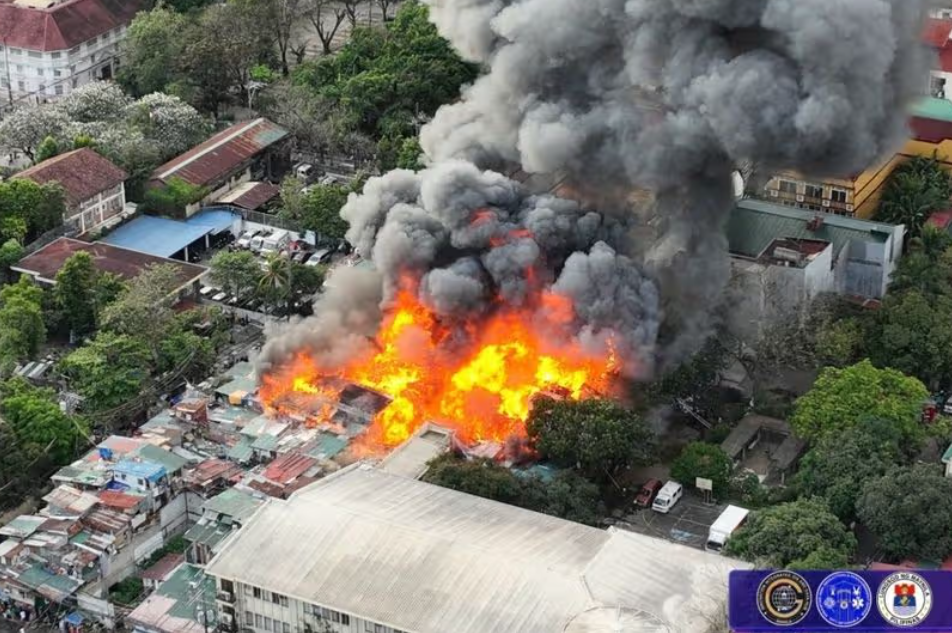 濃煙密布!驚傳「惡火狂燒300戶」 兇手遭逮捕「才剛被放出來」下狠手原因曝光