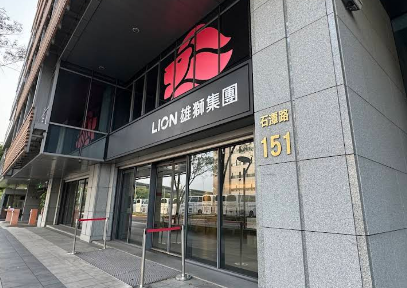 伊朗轟炸杜拜機場！雄獅旅行社證實「還有1團在杜拜」　上百名旅客「最新狀況曝光」