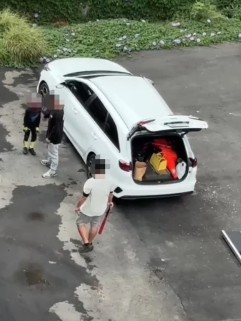 男童倒地哀嚎!台中男子「當眾持棒打小孩」議員怒關切 警逮到人了「動手原因曝光」