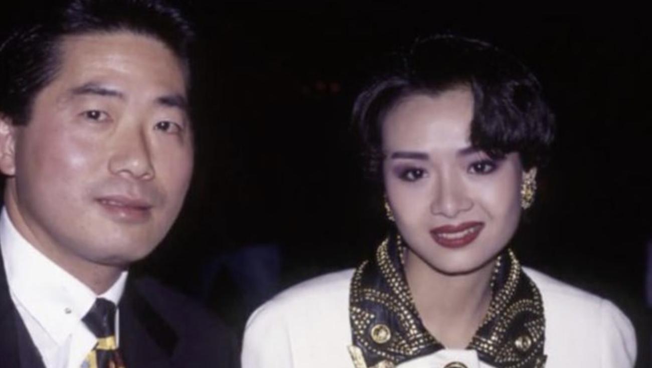 昔日一代波神!59歲女神「暴瘦亮相商場」 比例怪異「一動作超不自然」粉絲憂:健康亮紅燈