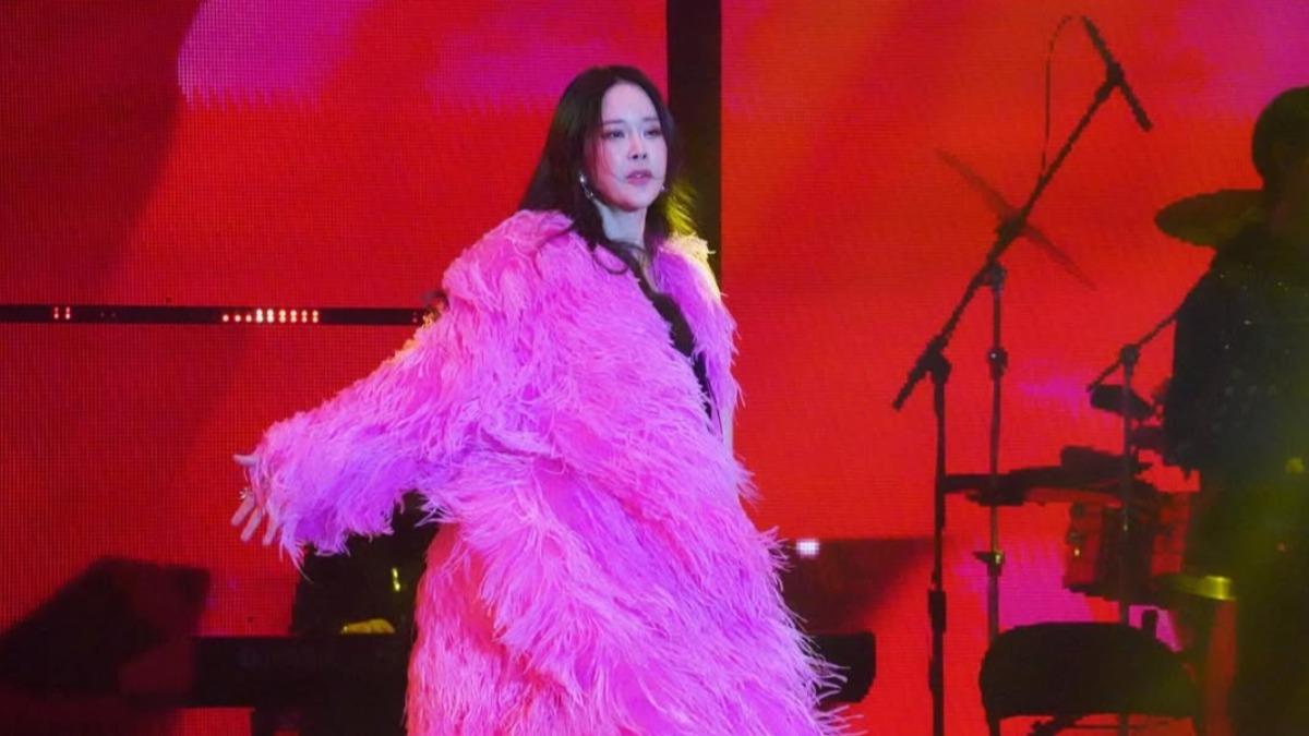 情歌女王「整到鼻子變形」後悔了!認了「想再進場維修」老公喊:耳骨給妳