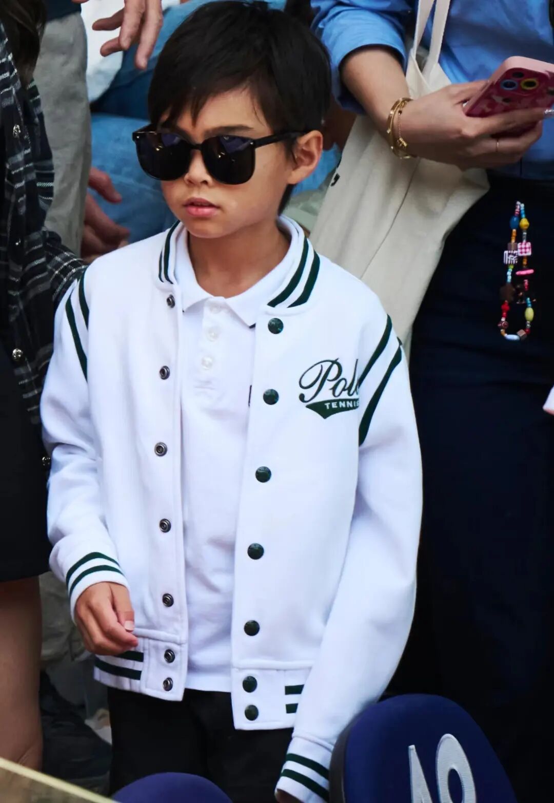 周杰倫兒子高清照曝光！8歲神基因「集結混血媽、天王爸優點」　超Q一幕網驚：「迷你版周杰倫」