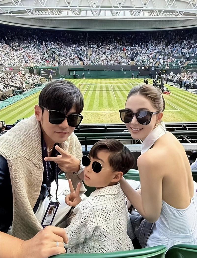 周杰倫兒子高清照曝光！8歲神基因「集結混血媽、天王爸優點」　超Q一幕網驚：「迷你版周杰倫」