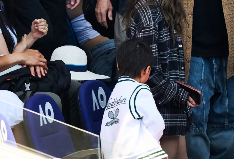 周杰倫兒子高清照曝光！8歲神基因「集結混血媽、天王爸優點」　超Q一幕網驚：「迷你版周杰倫」