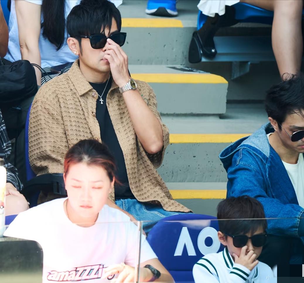 周杰倫兒子高清照曝光！8歲神基因「集結混血媽、天王爸優點」　超Q一幕網驚：「迷你版周杰倫」