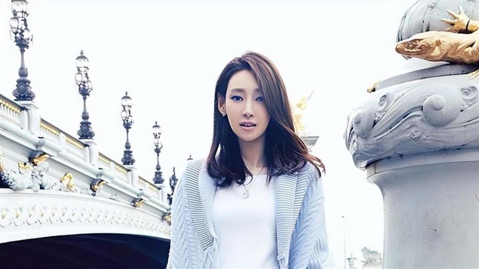 為愛同居4年!39歲女星「遭李榮浩背叛」憂鬱暴瘦 多年後現身「一句話成功復仇」