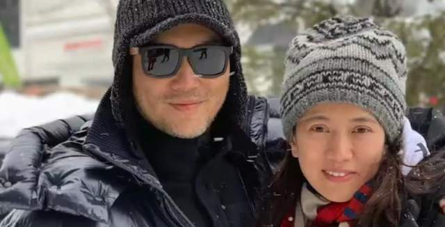 陪兒子出國讀書!54歲凍齡男神「被拍發福+白鬍叢生」 被酸老了10歲「一脫帽網全看傻」