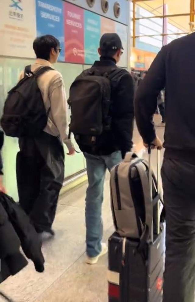 陪兒子出國讀書!54歲凍齡男神「被拍發福+白鬍叢生」 被酸老了10歲「一脫帽網全看傻」