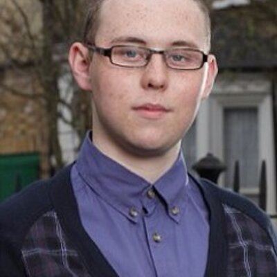 知名男星淪落「賣原味內衣+襪子」!開價1200元「有特別服務」網罵:超噁心