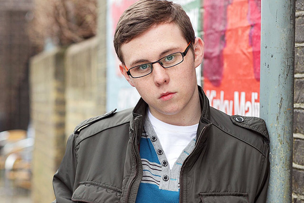 知名男星淪落「賣原味內衣+襪子」!開價1200元「有特別服務」網罵:超噁心