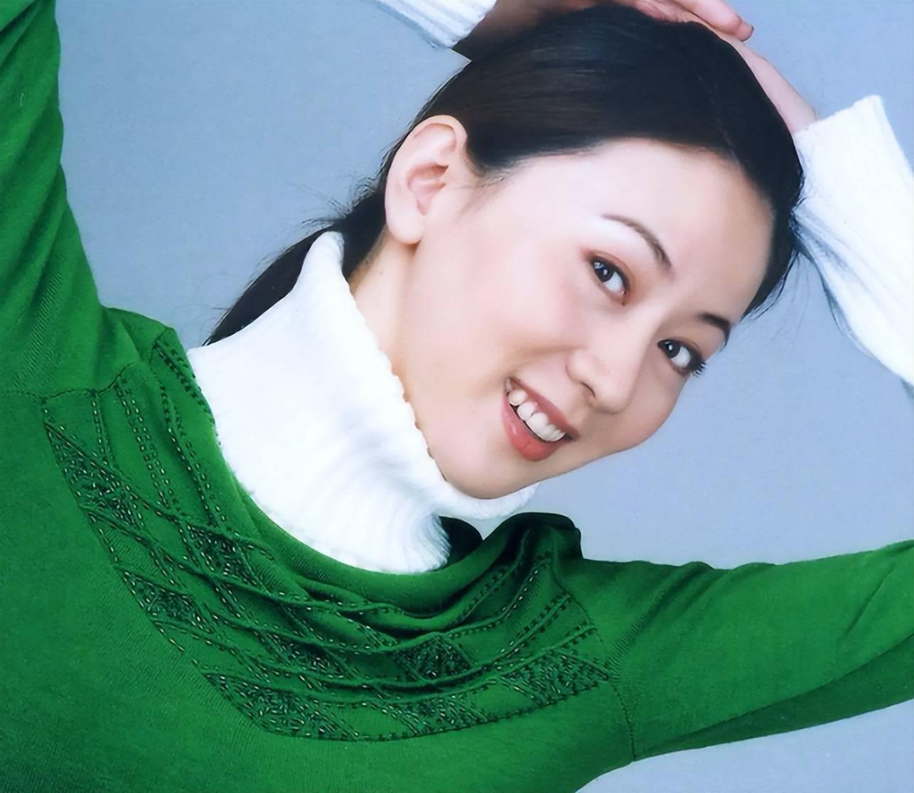 生不逢時！49歲女星「因為幾張照片」慘遭唾罵封殺　愛情長跑18年「尪也崩潰離婚」近況不勝唏噓...