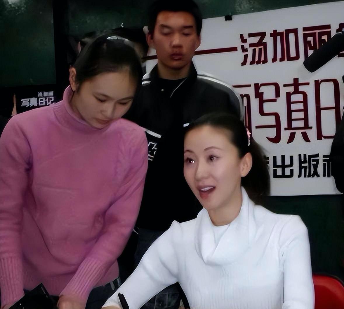 生不逢時！49歲女星「因為幾張照片」慘遭唾罵封殺　愛情長跑18年「尪也崩潰離婚」近況不勝唏噓...