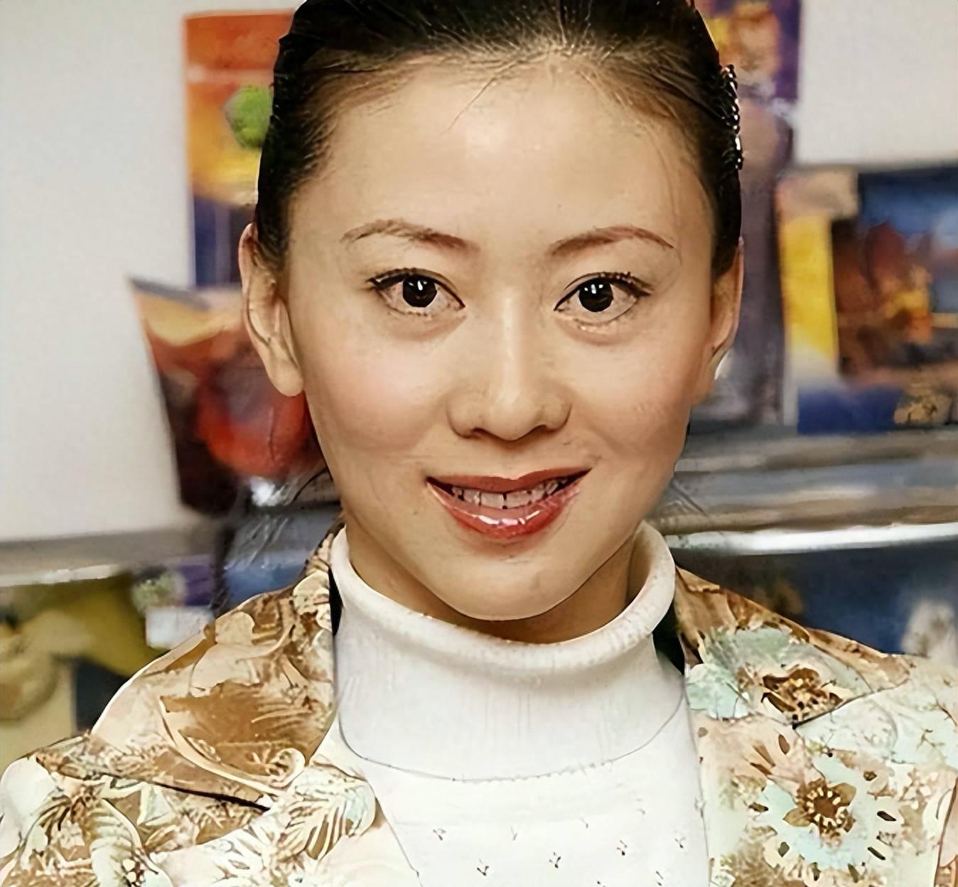 生不逢時！49歲女星「因為幾張照片」慘遭唾罵封殺　愛情長跑18年「尪也崩潰離婚」近況不勝唏噓...