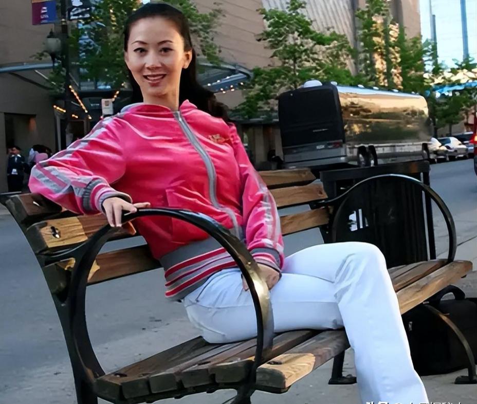 生不逢時！49歲女星「因為幾張照片」慘遭唾罵封殺　愛情長跑18年「尪也崩潰離婚」近況不勝唏噓...