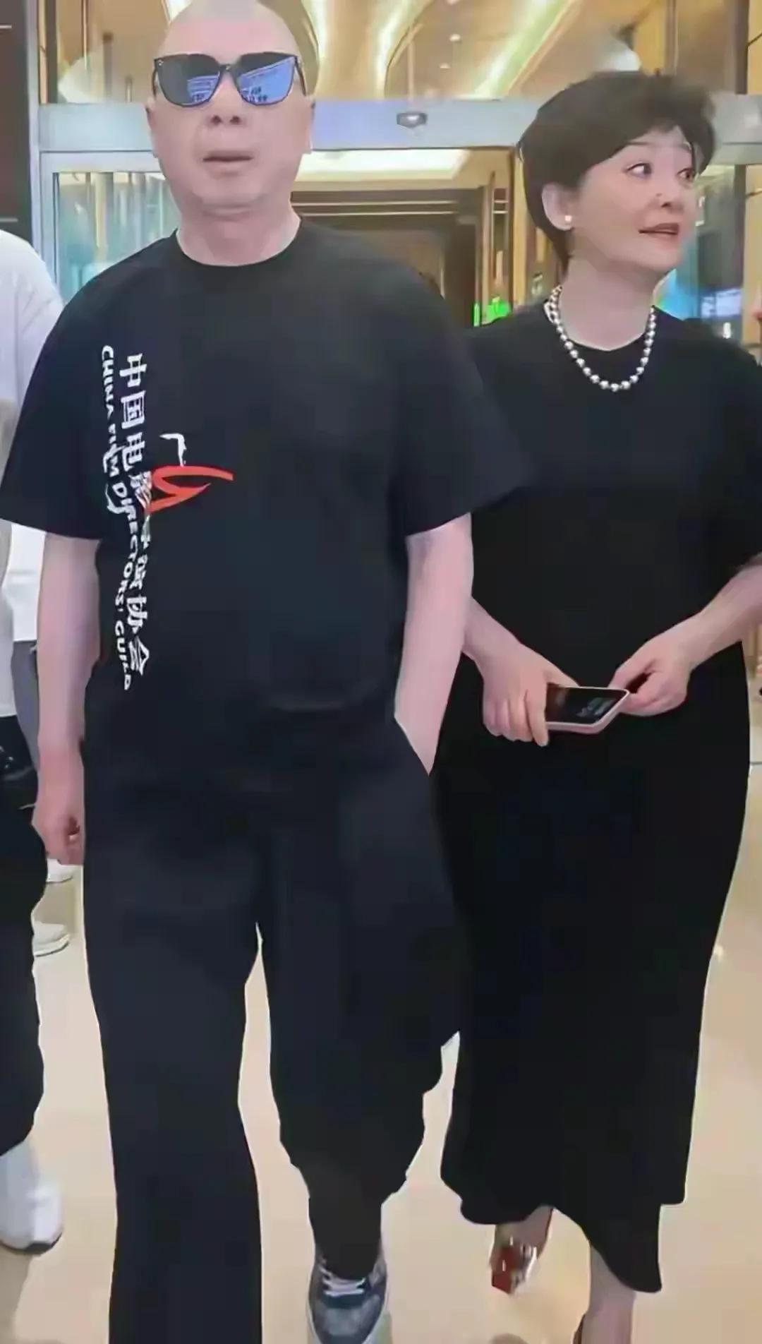 當年力壓章子怡!57歲氣質女星「為愛退居幕後」 恩愛30年「一張照片全看懂」網羨:愛得太深沉...