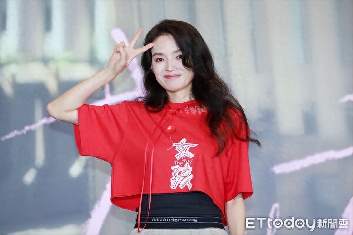 登國際時裝周美翻！49歲舒淇「剪掉多年大長髮」　短髮封神「一轉身側面全空」驚艷米蘭