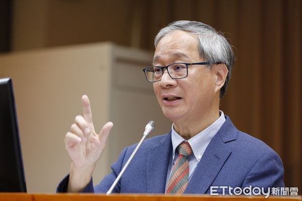 政府部長「驚傳跌倒緊急送醫」！