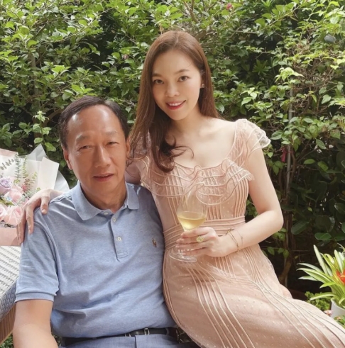 結婚18年!郭台銘超寵妻「霸氣送上5億大禮」 低調「謝曾馨瑩這件事」