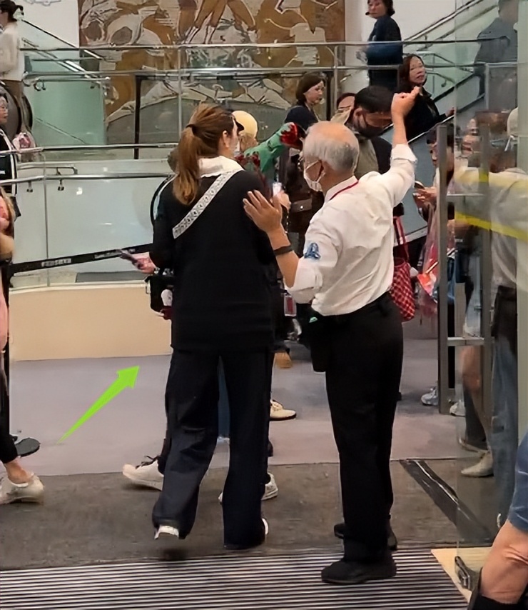 曾是絕世美人!55歲資深女星「臉僵無濾鏡照流出」 網嘲認不出「全是歲月痕跡」