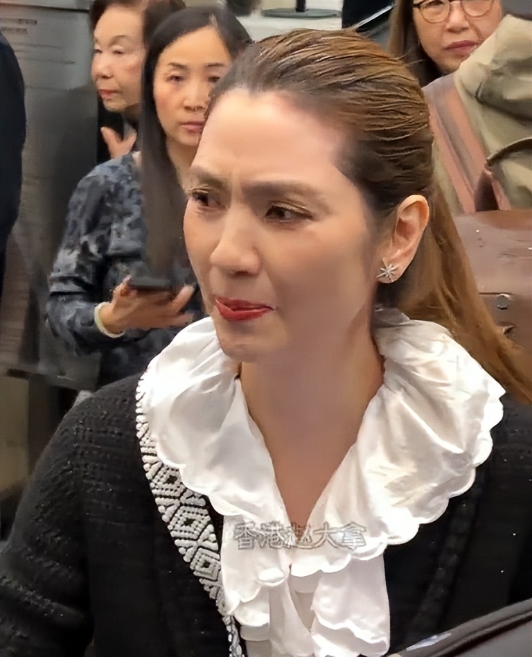 曾是絕世美人!55歲資深女星「臉僵無濾鏡照流出」 網嘲認不出「全是歲月痕跡」