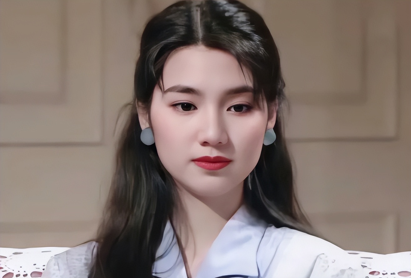 曾是絕世美人!55歲資深女星「臉僵無濾鏡照流出」 網嘲認不出「全是歲月痕跡」