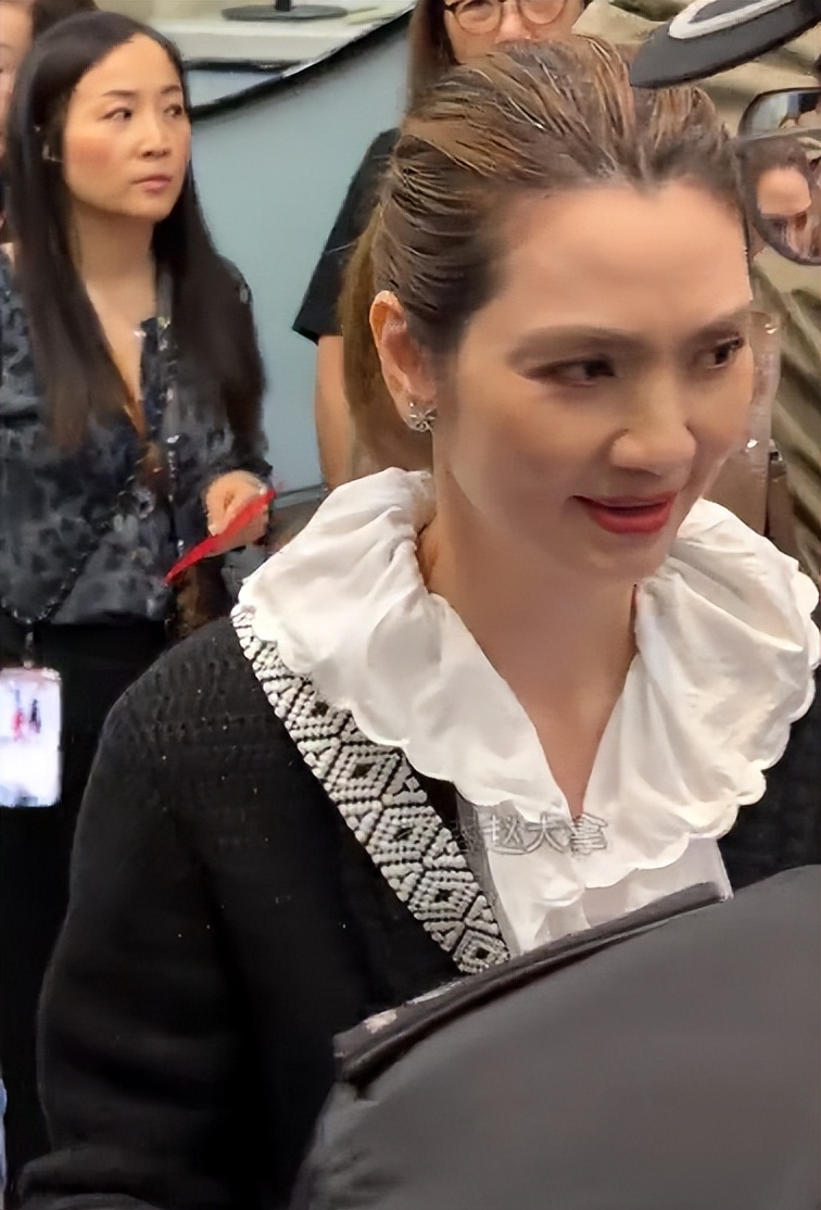 曾是絕世美人!55歲資深女星「臉僵無濾鏡照流出」 網嘲認不出「全是歲月痕跡」