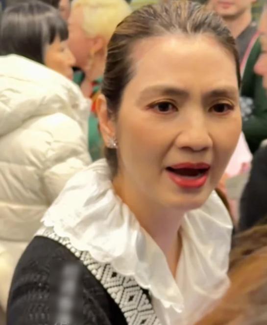 曾是絕世美人!55歲資深女星「臉僵無濾鏡照流出」 網嘲認不出「全是歲月痕跡」